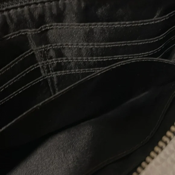 LOW START Coach patent leather wristlet - Picture 5 of 9